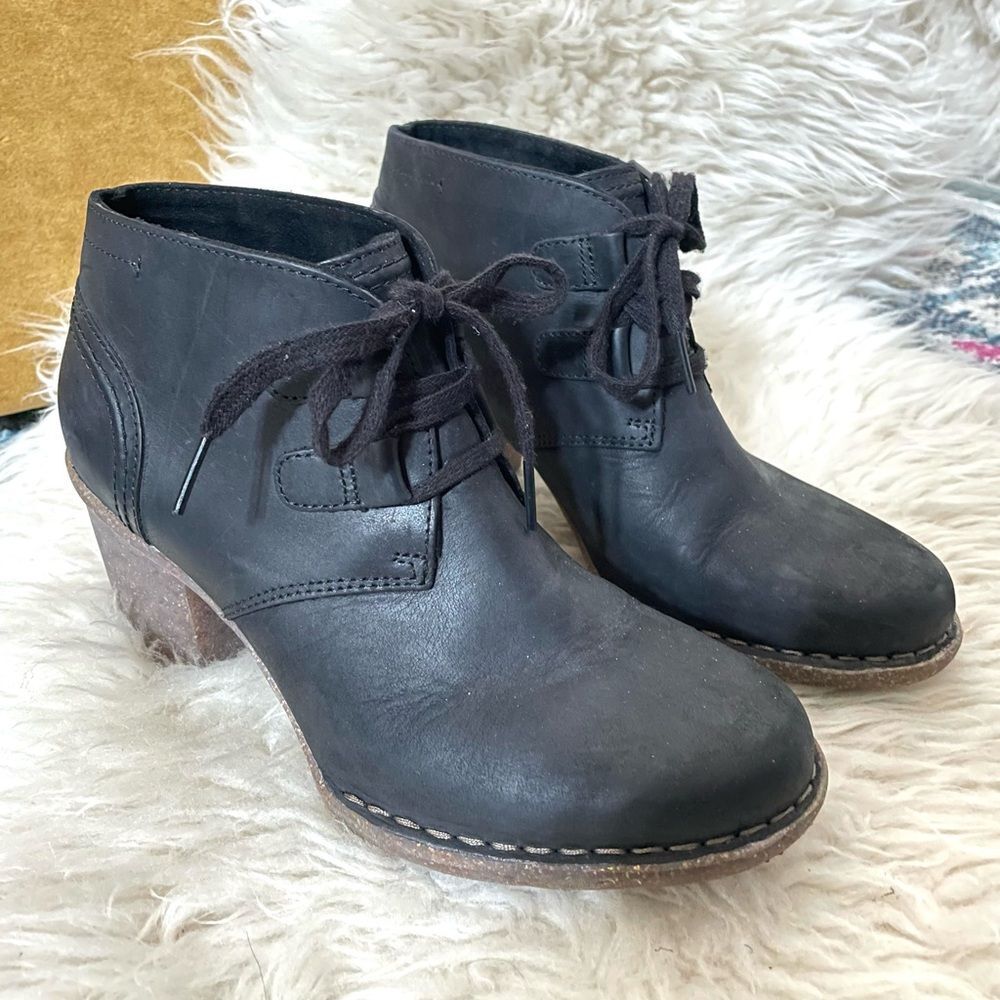 Clark’s Carleta Lyon Black Leather Boots Suede Rubber Sole Size 9M